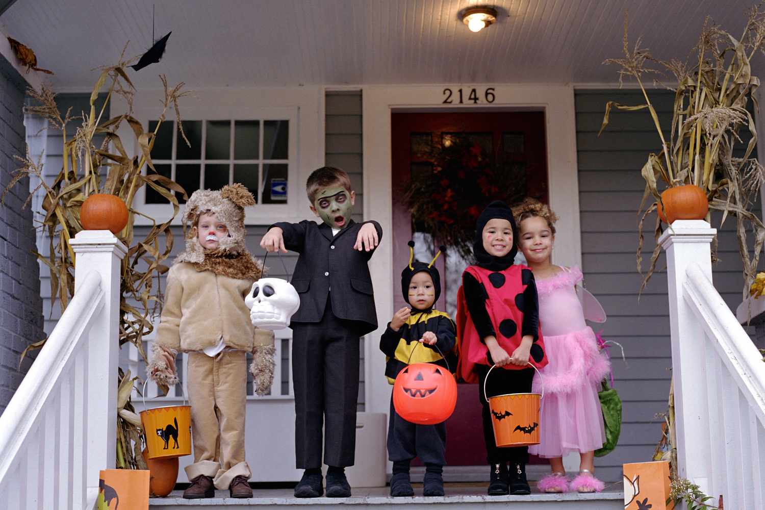 Front Page -Amscan Shop Children on Porch on Halloween 1500 56a108c13df78cafdaa84017